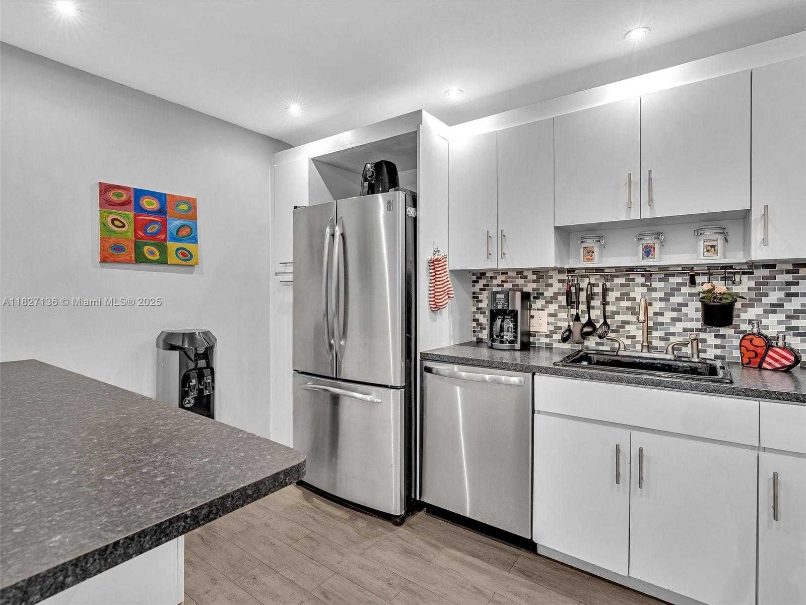 Small Image of 3375 NORTH COUNTRY CLUB DR #208, Aventura Number 5