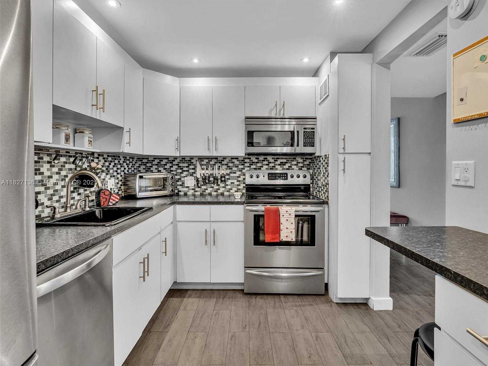Small Image of 3375 NORTH COUNTRY CLUB DR #208, Aventura Number 8
