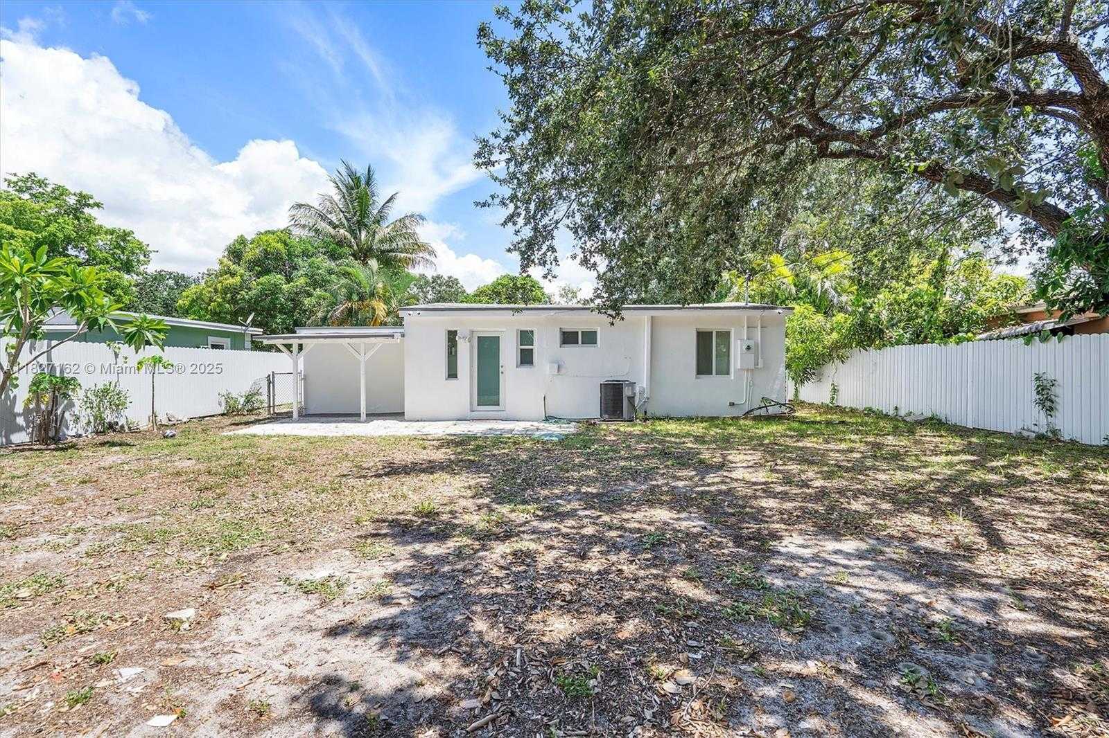 Small Image of 160 NORTH WEST 121ST ST, North Miami Number 2