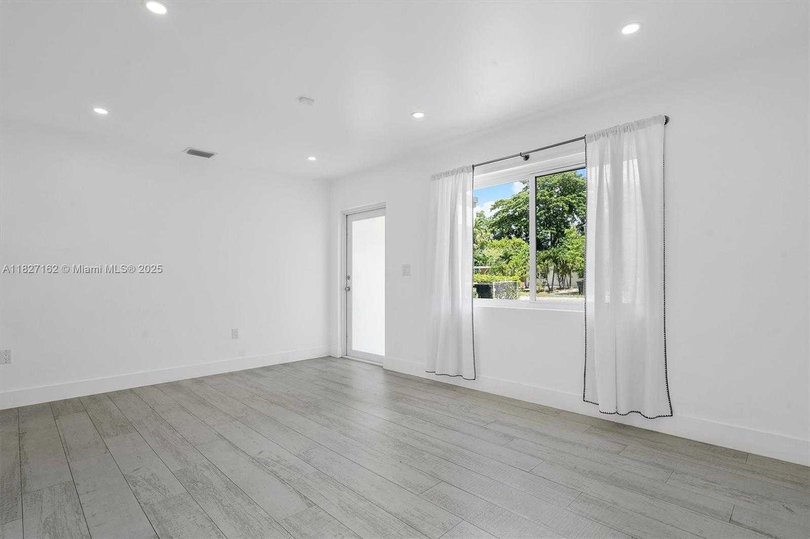 Small Image of 160 NORTH WEST 121ST ST, North Miami Number 4