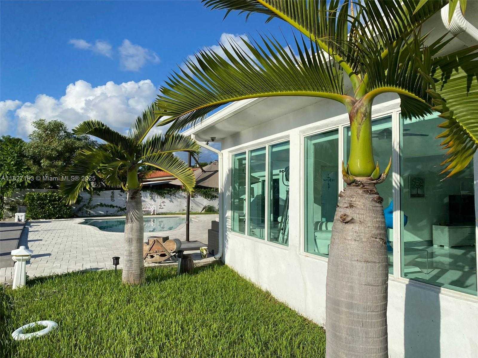 Small Image of 12388 NORTH BAYSHORE DR #., North Miami Number 12