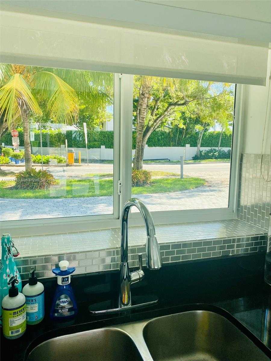 Small Image of 12388 NORTH BAYSHORE DR #., North Miami Number 15
