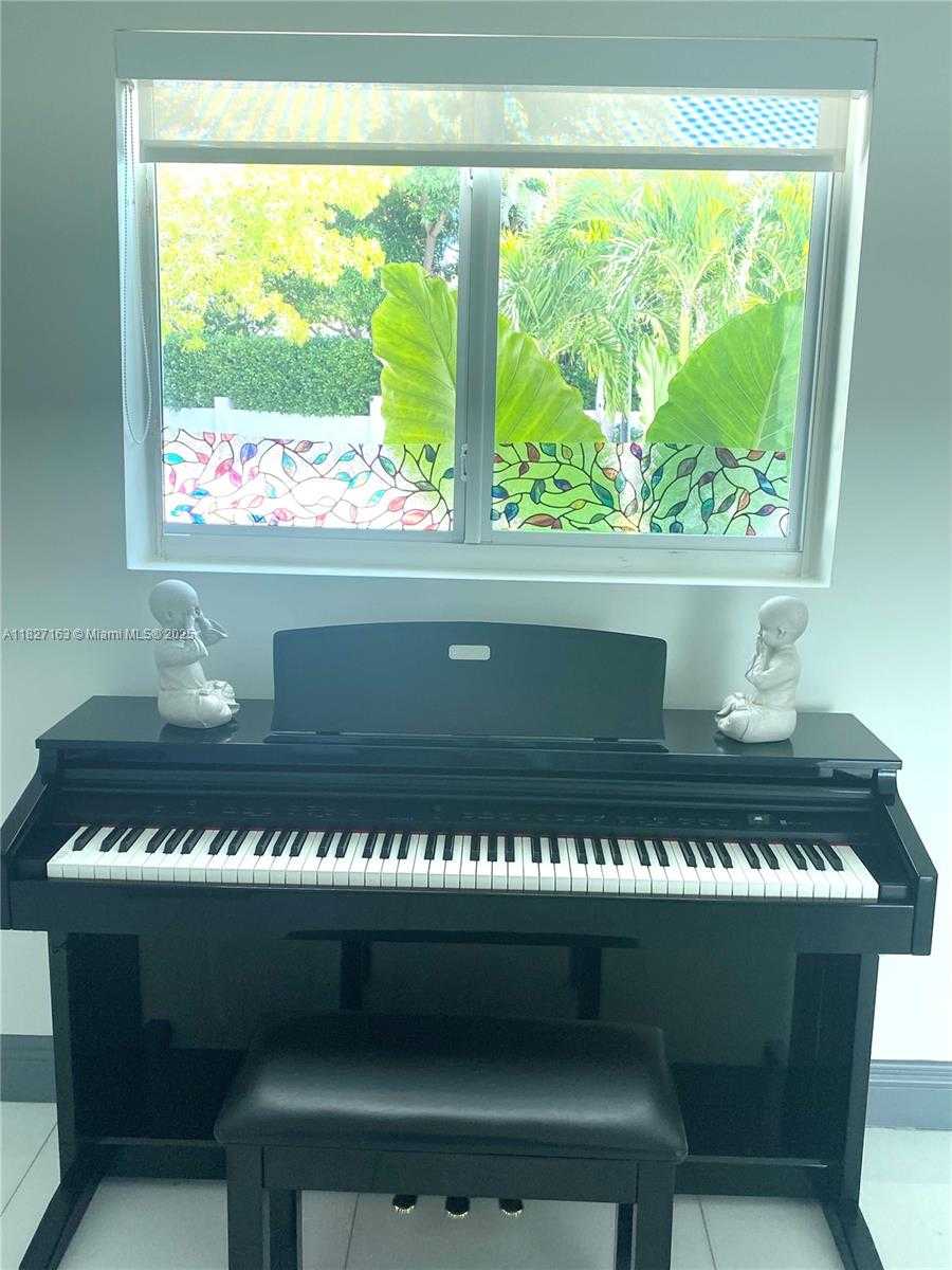 Small Image of 12388 NORTH BAYSHORE DR #., North Miami Number 18