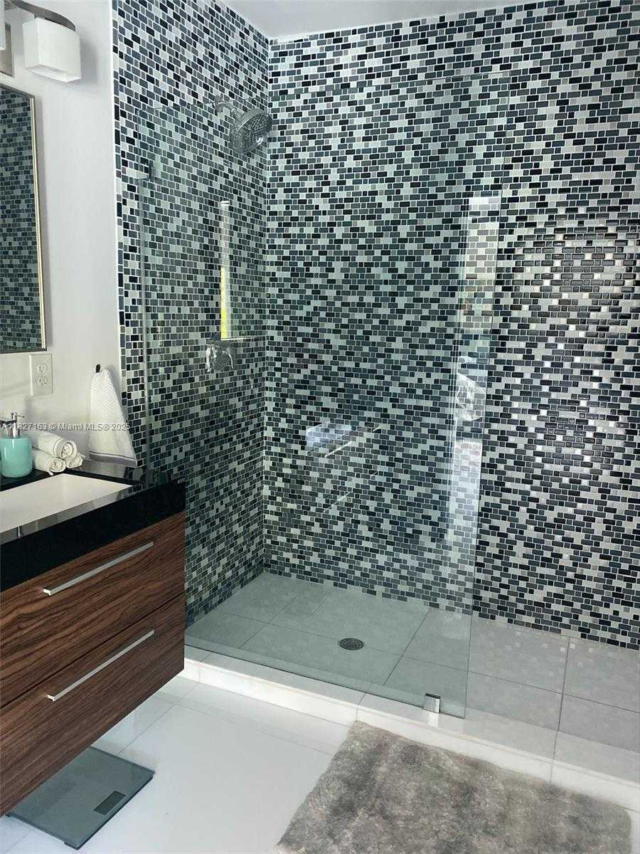Small Image of 12388 NORTH BAYSHORE DR #., North Miami Number 20