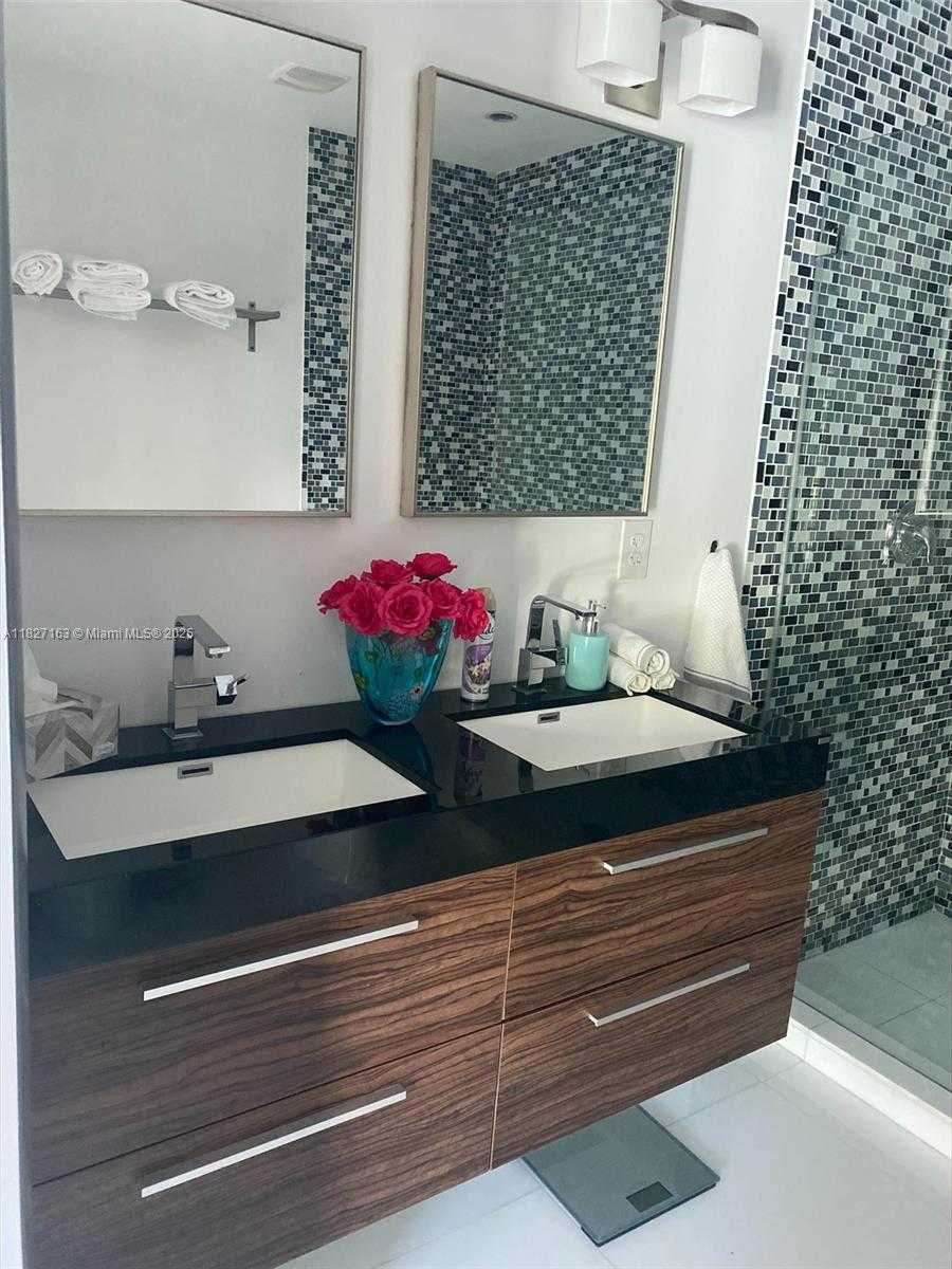Small Image of 12388 NORTH BAYSHORE DR #., North Miami Number 6