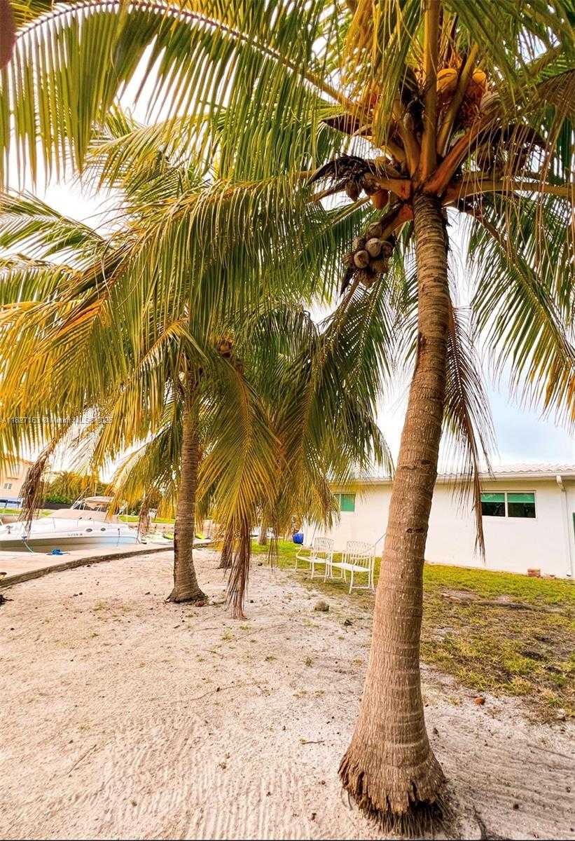 Small Image of 12388 NORTH BAYSHORE DR #., North Miami Number 7