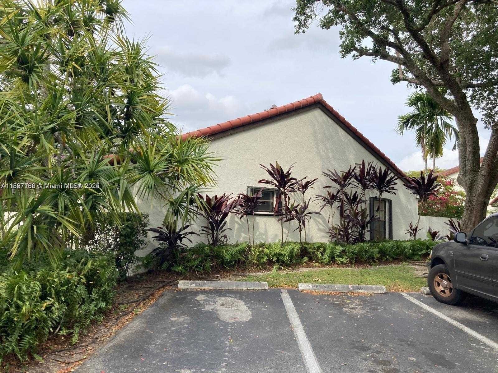Small Image of 11335 SOUTH WEST 134TH AVE #11335, Miami Number 3