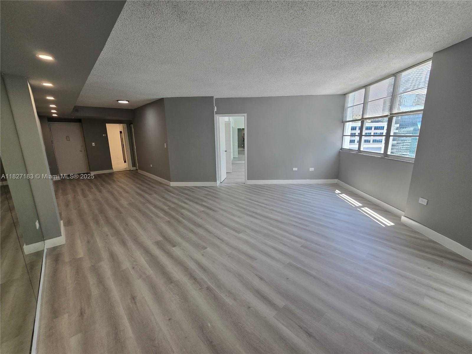 Small Image of 999 BRICKELL BAY DR #1908, Miami Number 3
