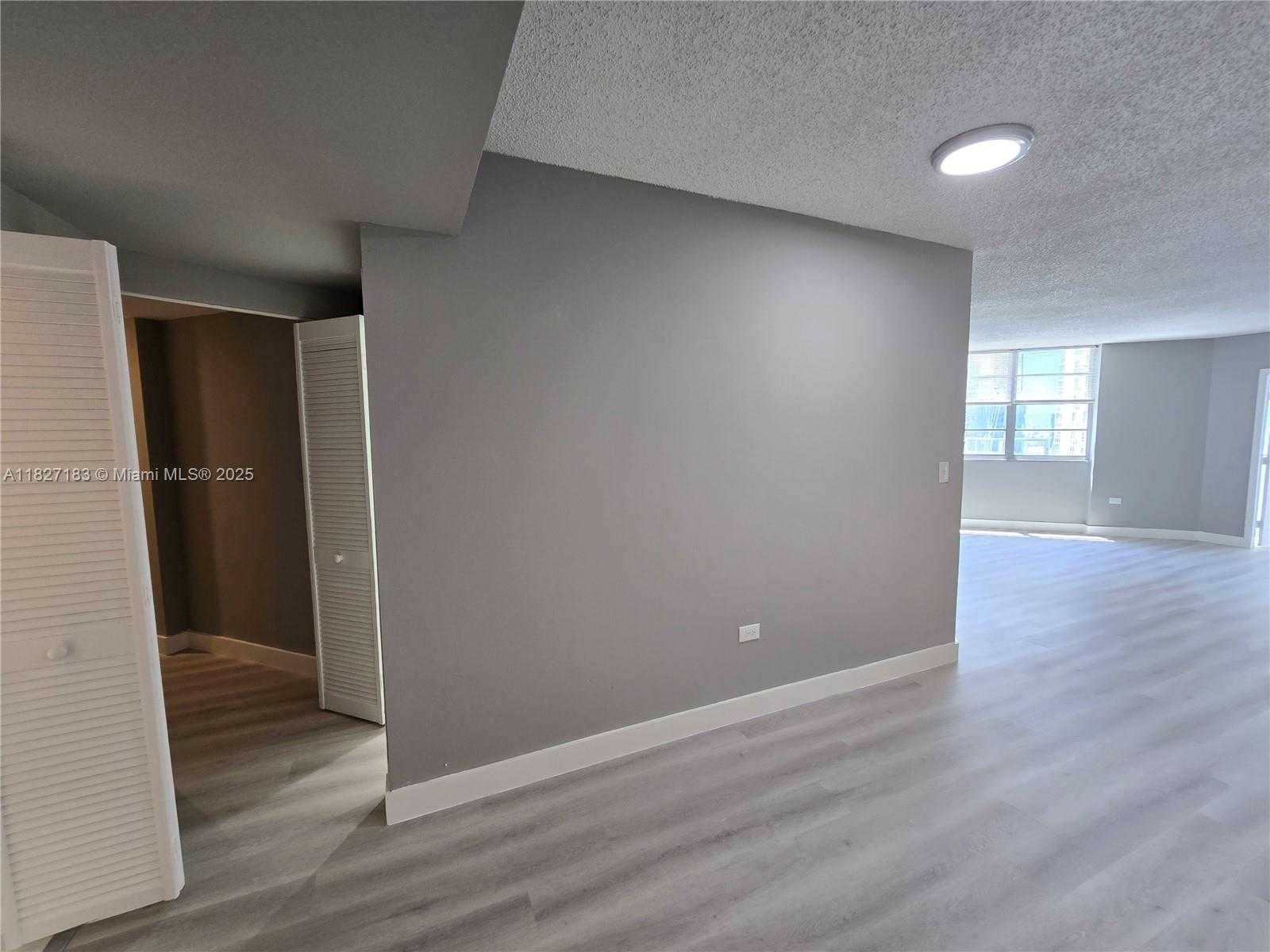 Small Image of 999 BRICKELL BAY DR #1908, Miami Number 4