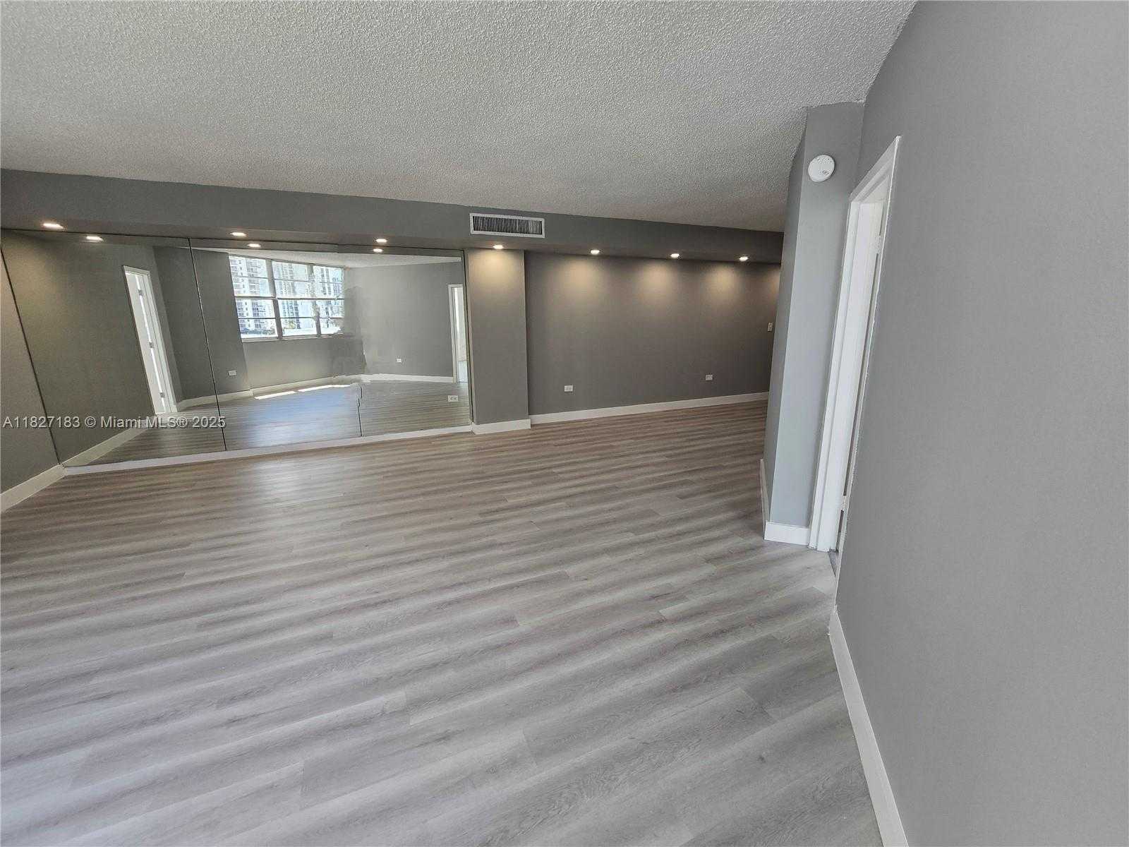 Small Image of 999 BRICKELL BAY DR #1908, Miami Number 6
