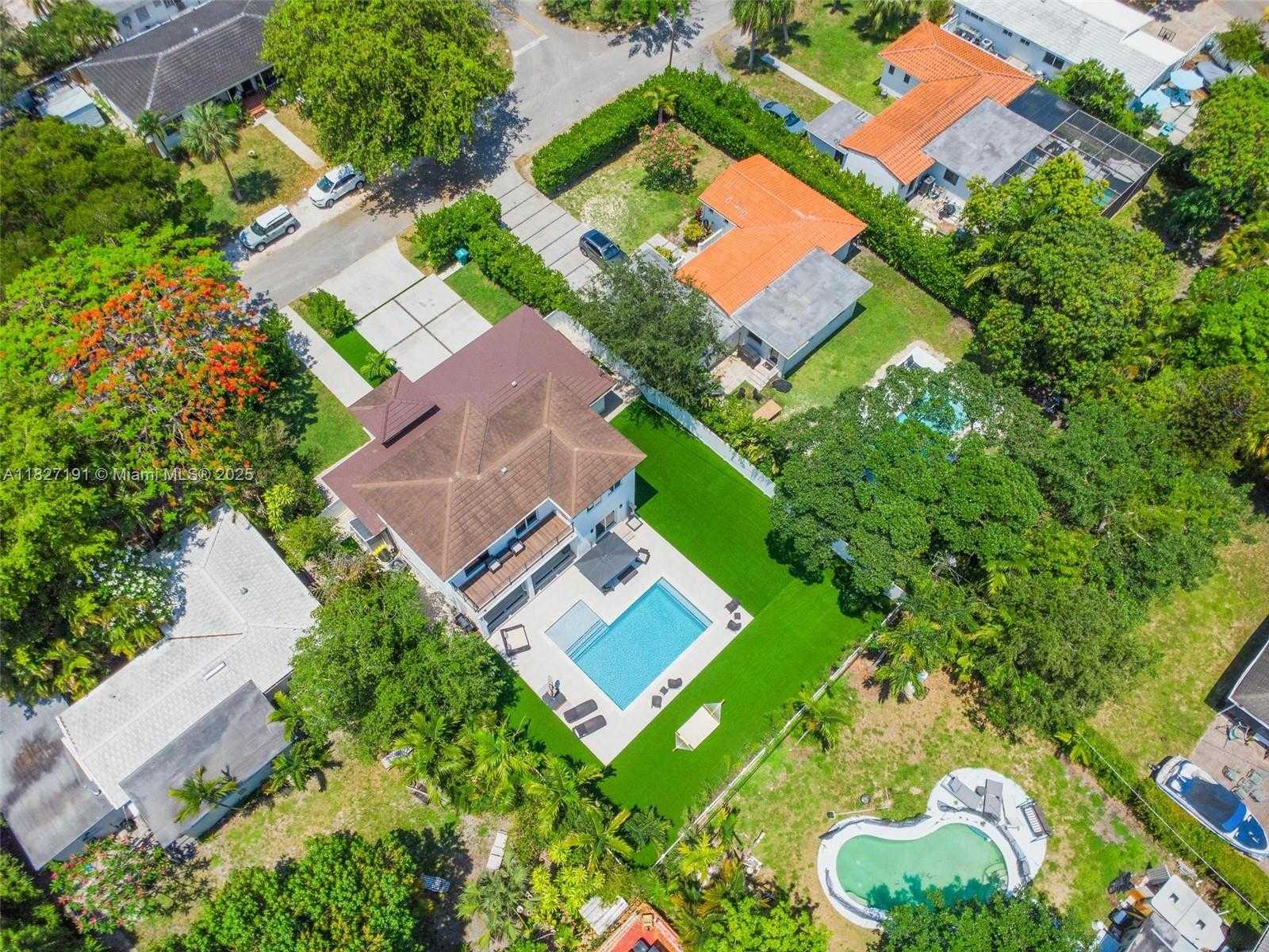 Small Image of Biscayne Park Number 44