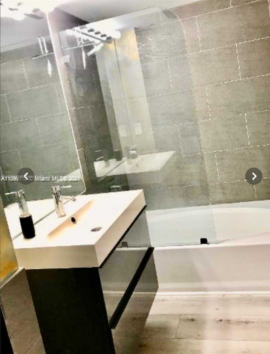 Small Image of 1330 WEST AVE #1610, Miami Beach Number 6