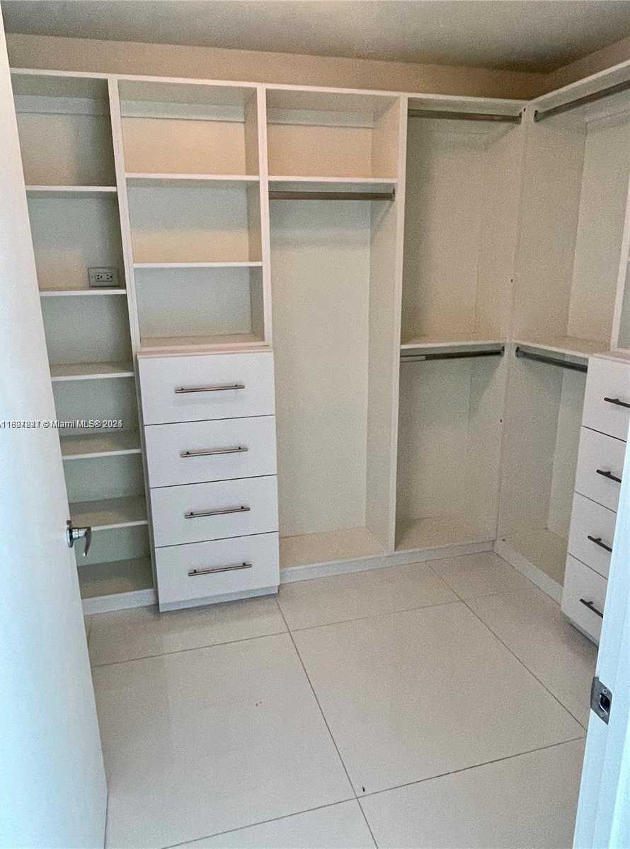 Imagen de Pequeño Objeto
