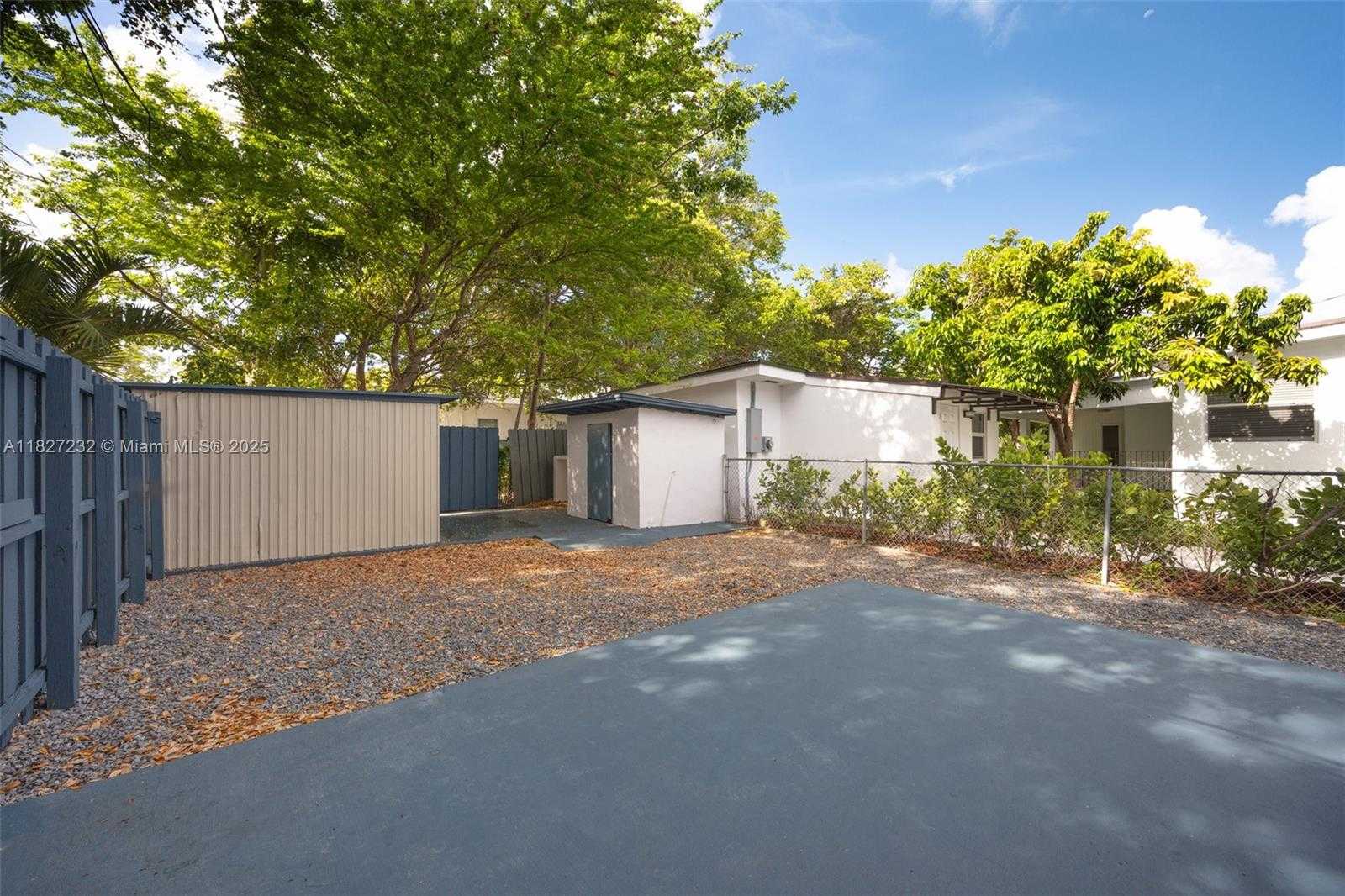 Small Image of 2332 SOUTH WEST 26TH LN, Miami Number 16