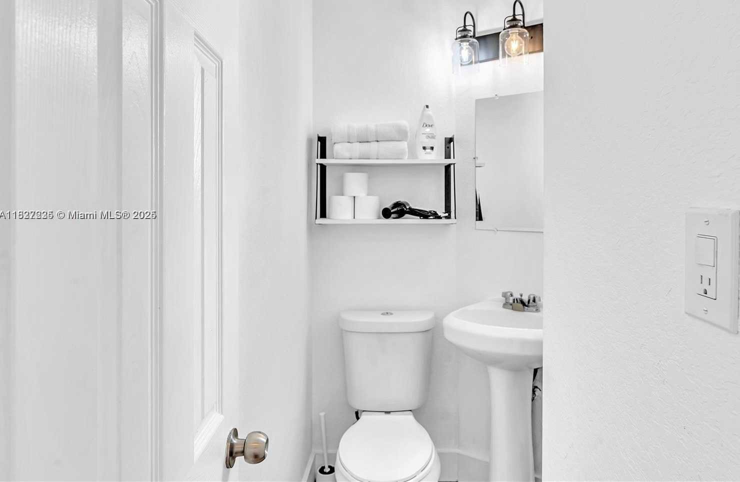 Small Image of 3920 GARDEN AVE #12, Miami Beach Number 5