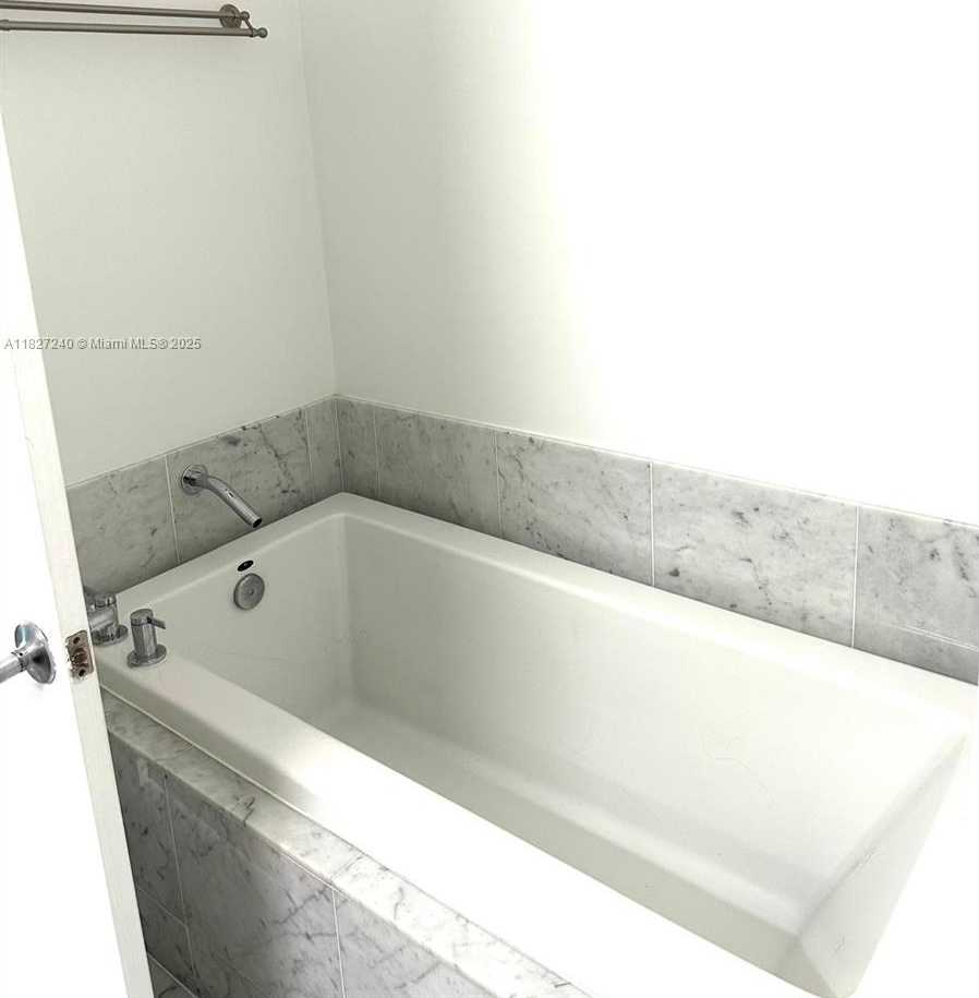 Small Image of 253 NORTH EAST 2ND ST #3903, Miami Number 6
