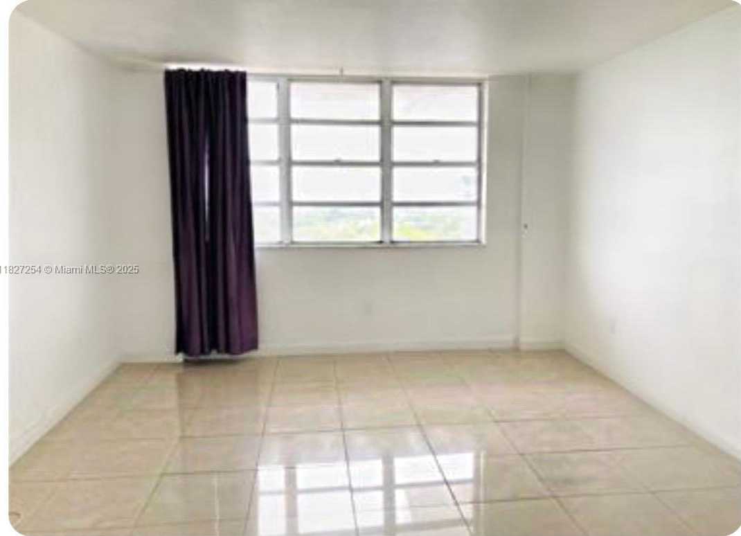 Small Image of 5825 COLLINS AVE #PH1B, Miami Beach Number 10