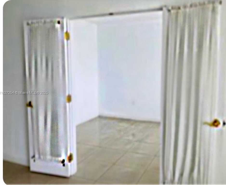 Small Image of 5825 COLLINS AVE #PH1B, Miami Beach Number 11