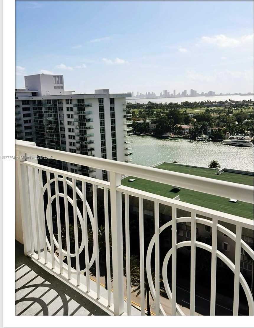 Small Image of 5825 COLLINS AVE #PH1B, Miami Beach Number 4