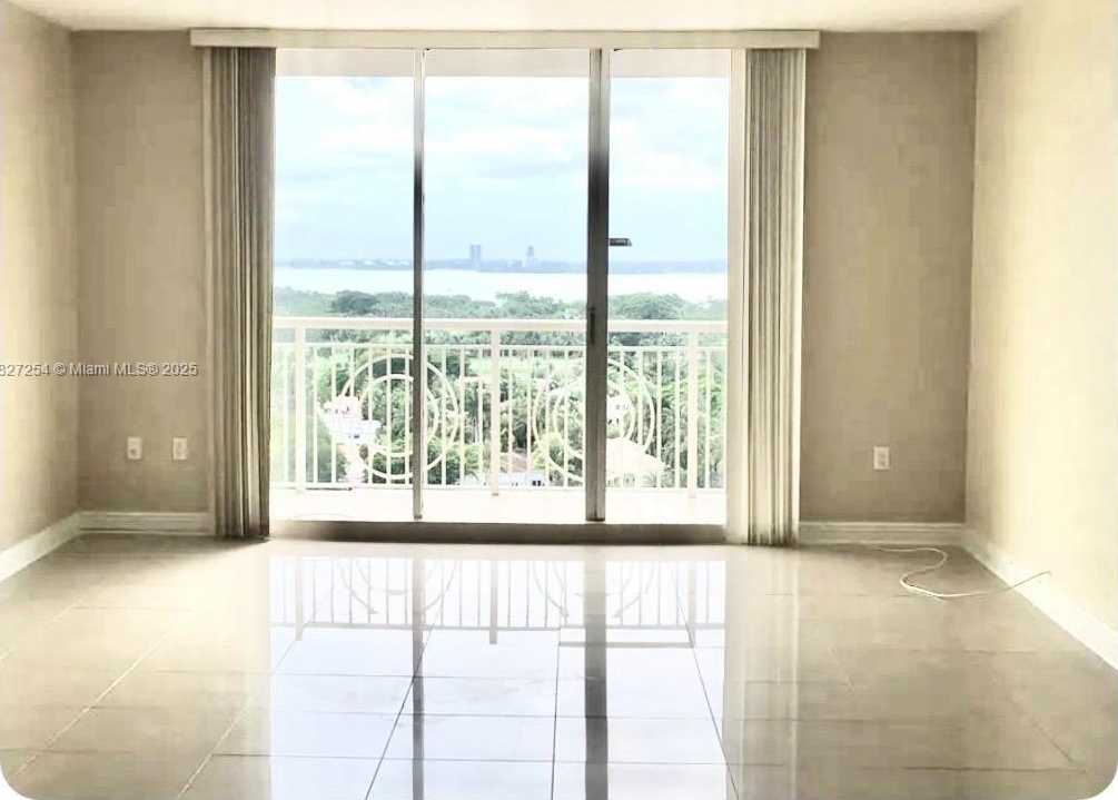 Small Image of 5825 COLLINS AVE #PH1B, Miami Beach Number 8