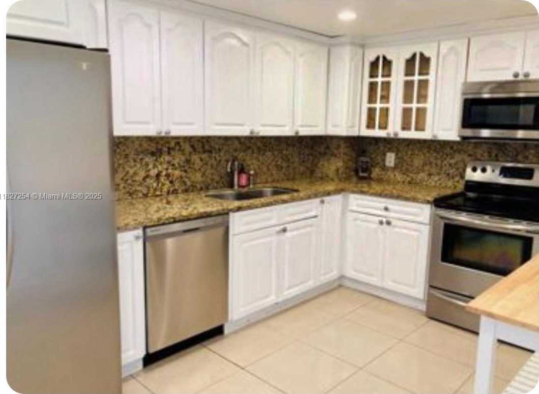 Small Image of 5825 COLLINS AVE #PH1B, Miami Beach Number 9
