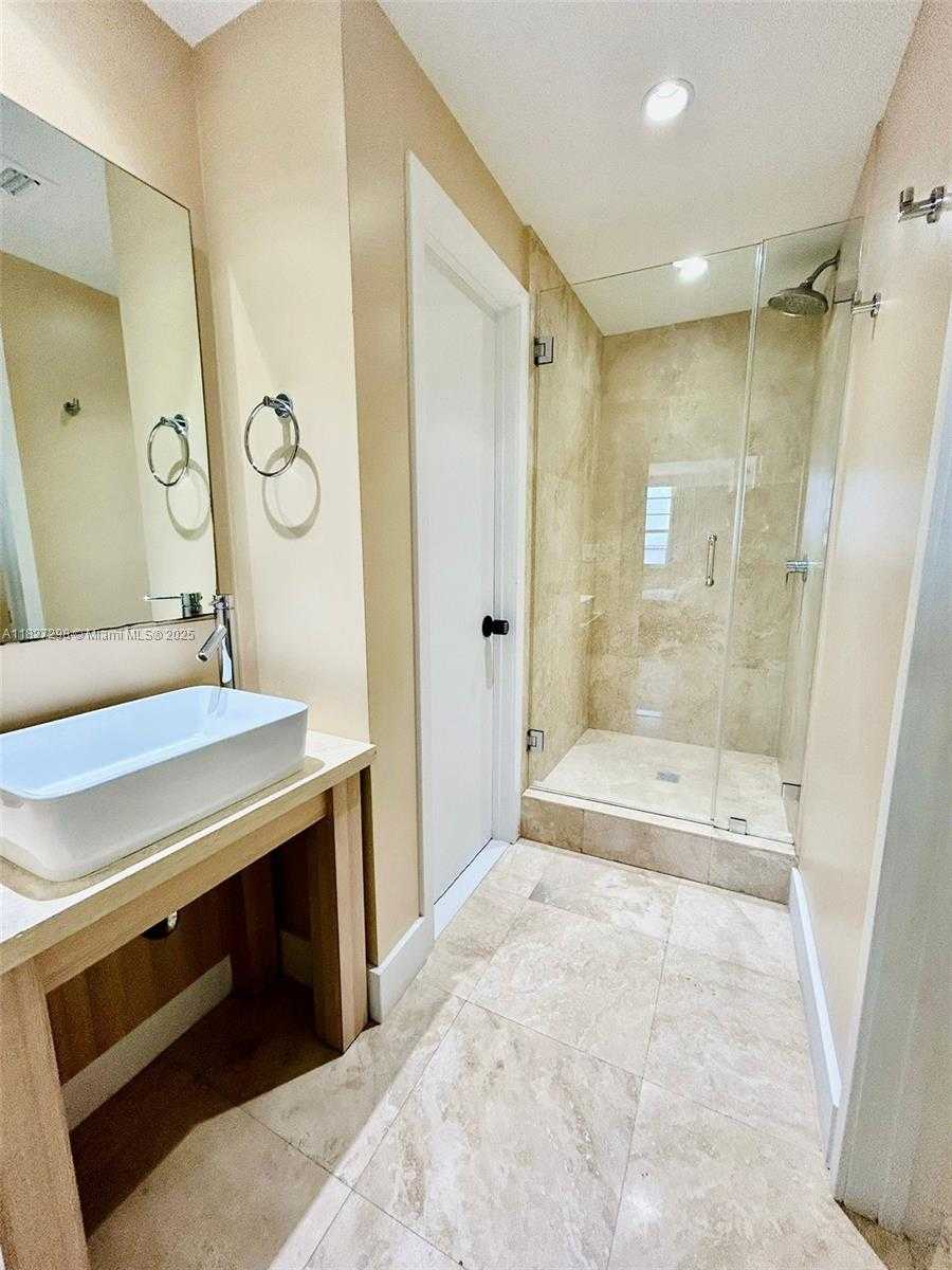 Small Image of 100 LINCOLN RD #1429, Miami Beach Number 12