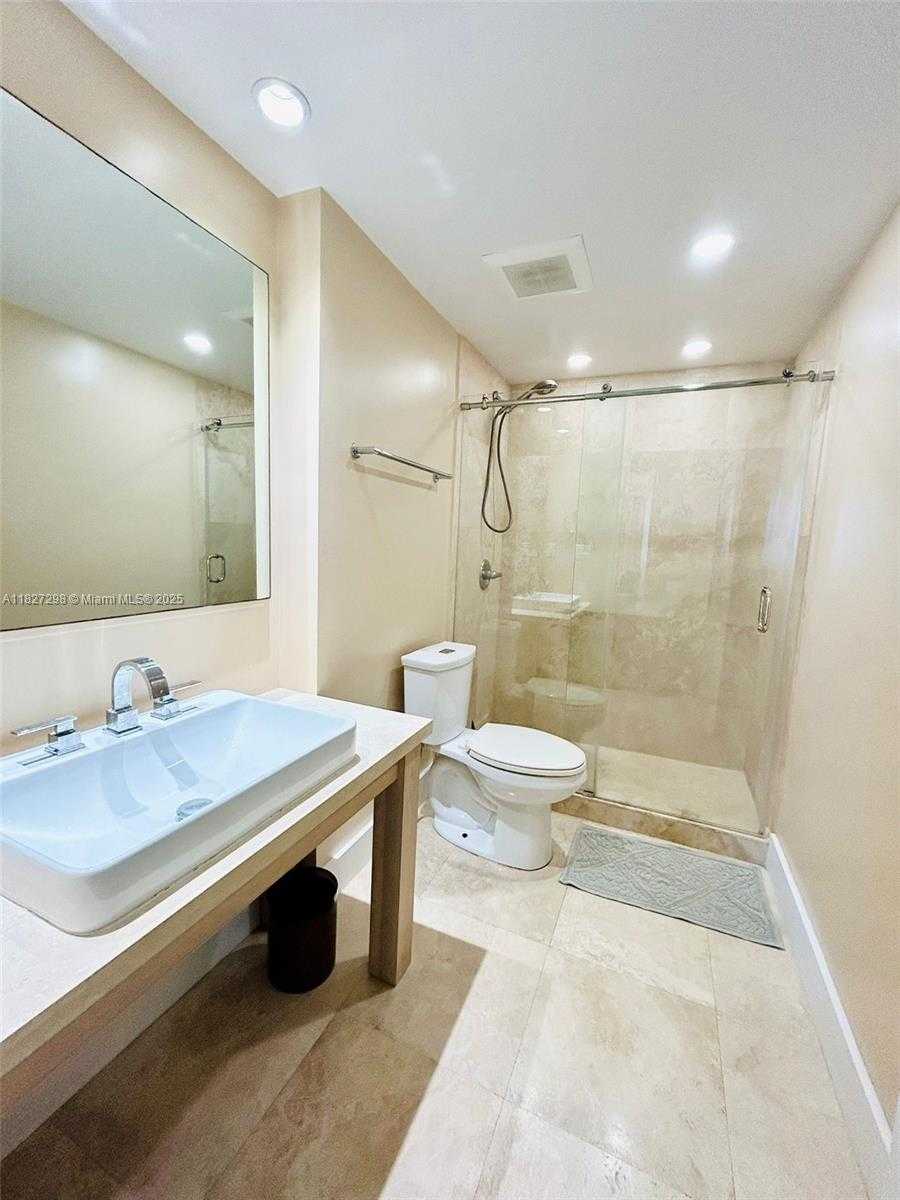 Small Image of 100 LINCOLN RD #1429, Miami Beach Number 5