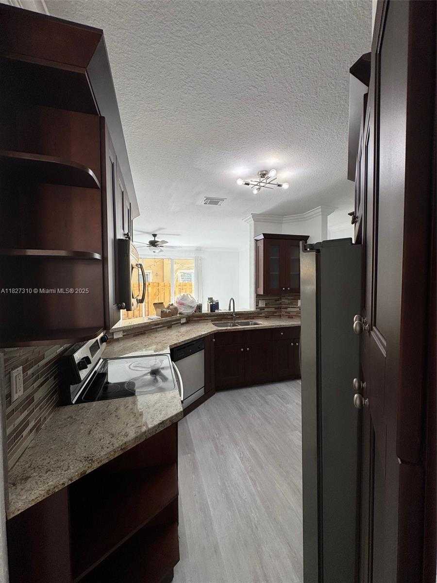 Small Image of 11362 SOUTH WEST 137TH PL #11362, Miami Number 10