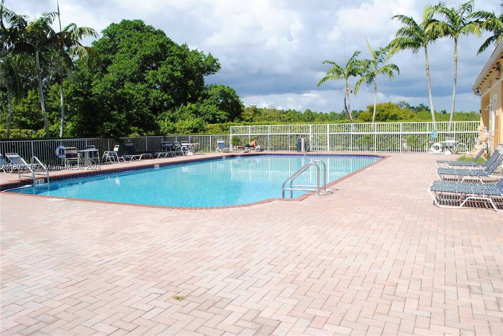 Small Image of 11362 SOUTH WEST 137TH PL #11362, Miami Number 34