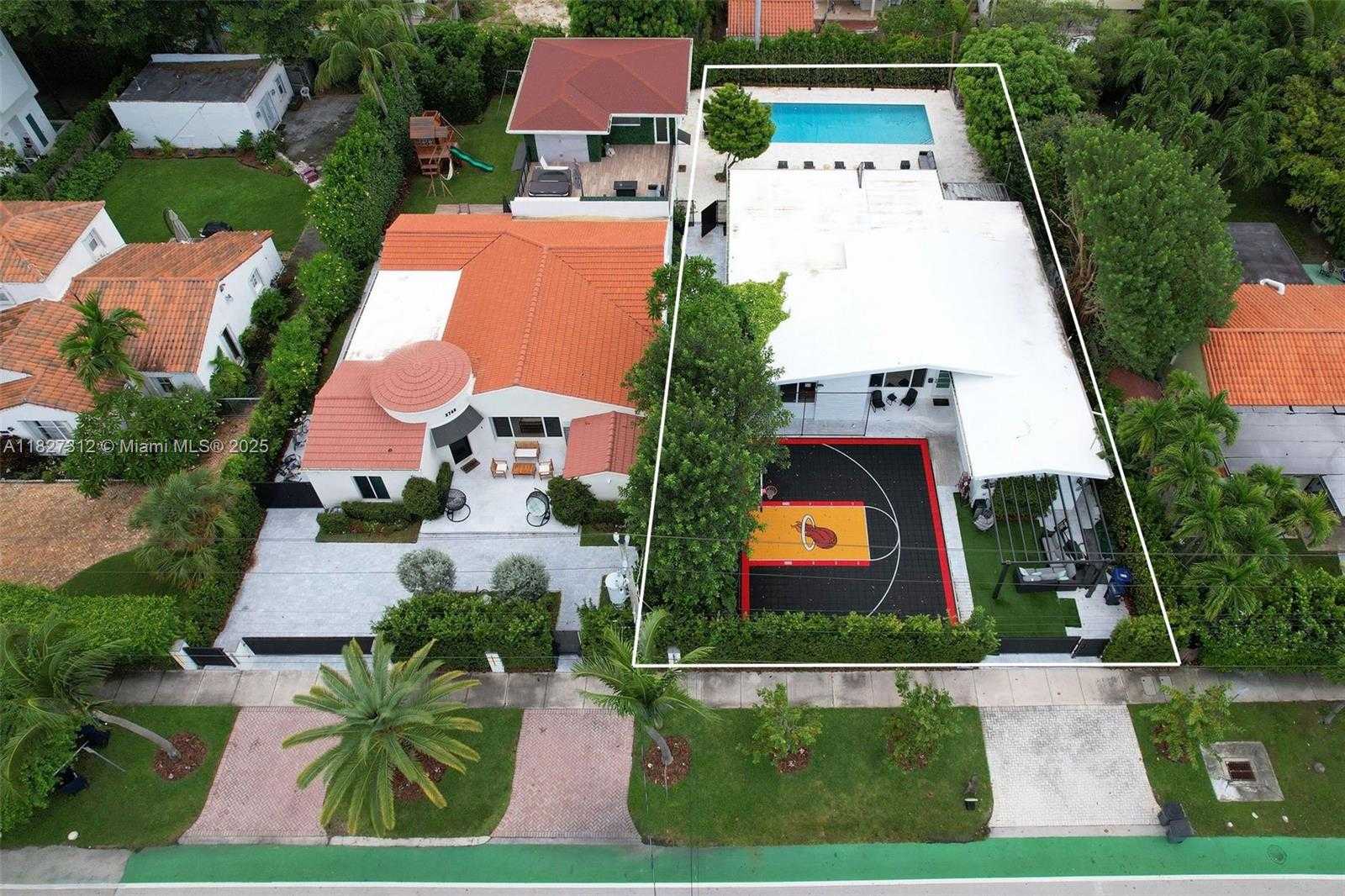 Small Image of 3758 PRAIRIE AVE, Miami Beach Number 2