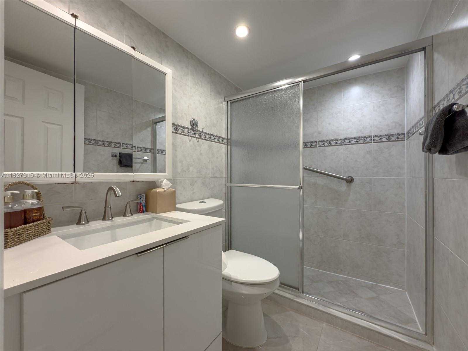 Small Image of 250 NORTH EAST 181ST DR #107, Sunny Isles Beach Number 16