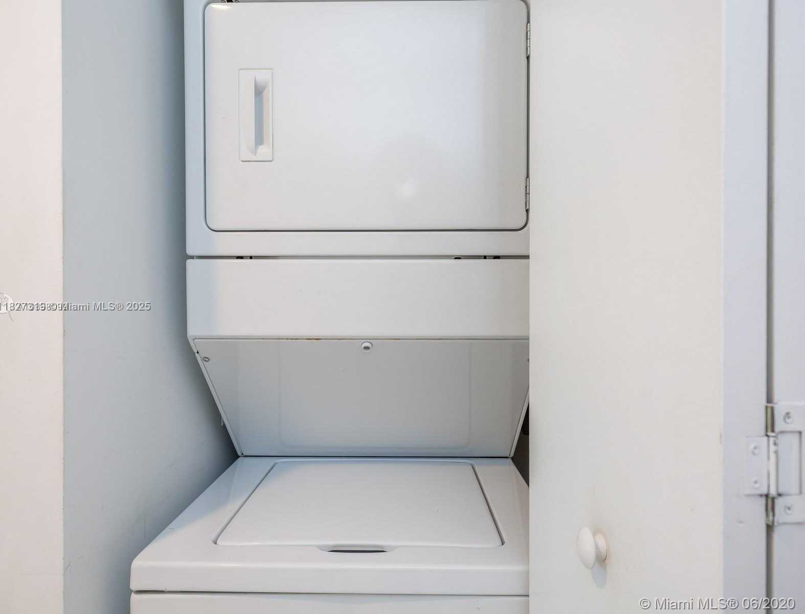 Small Image of 495 BRICKELL AVE #1806, Miami Number 12