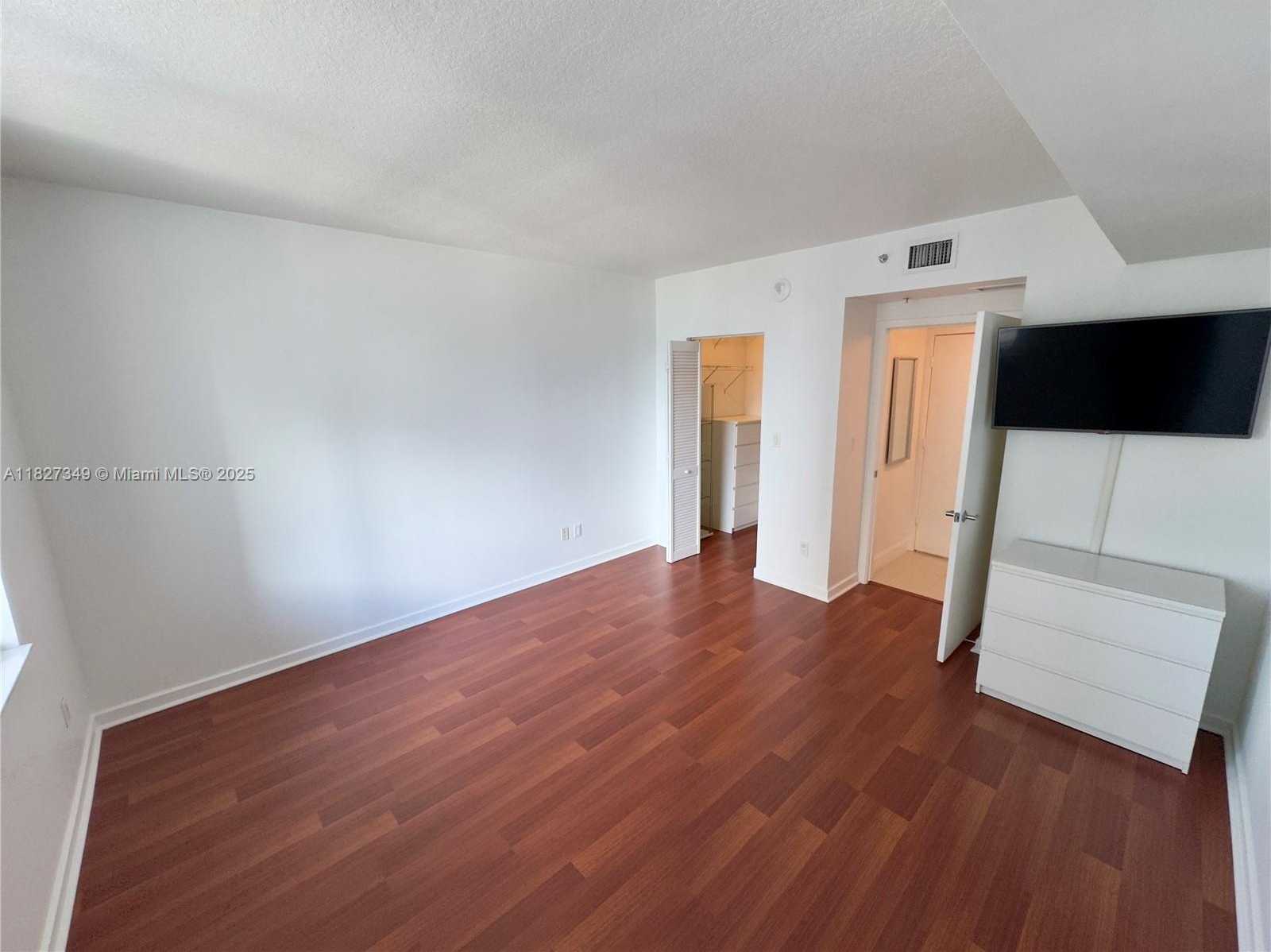 Small Image of 335 SOUTH BISCAYNE BLVD #2202, Miami Number 19