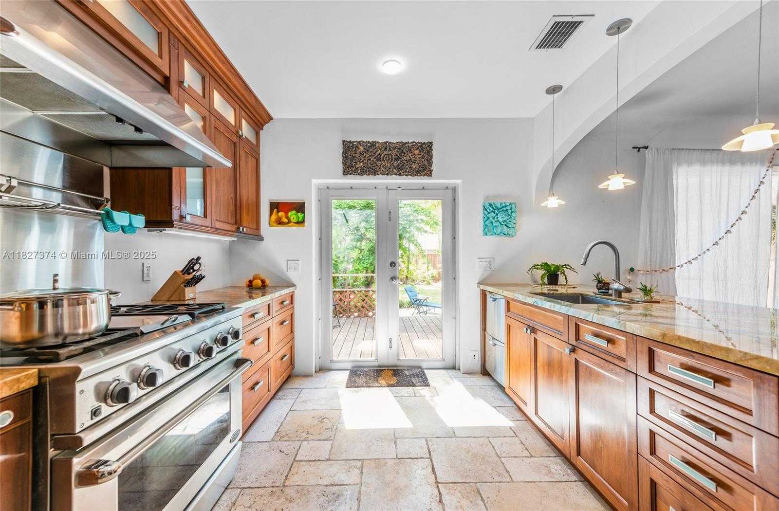 Small Image of 4321 POST AVE, Miami Beach Number 10