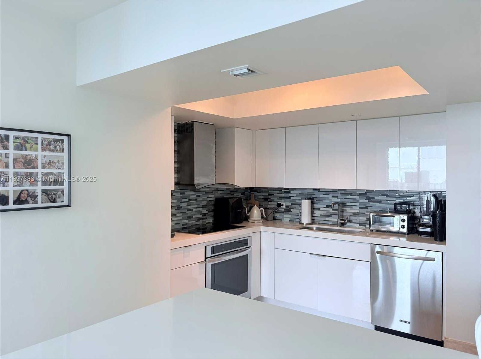 Small Image of 1330 WEST AVE #1808, Miami Beach Number 6