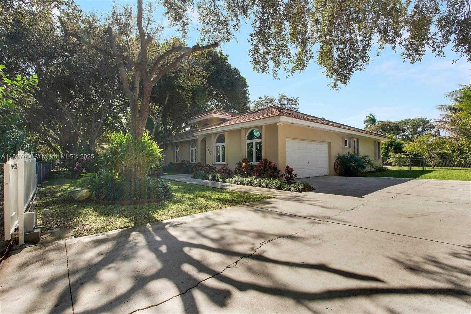 Small Image of 13550 SOUTH WEST 82ND AVE, Pinecrest Number 2