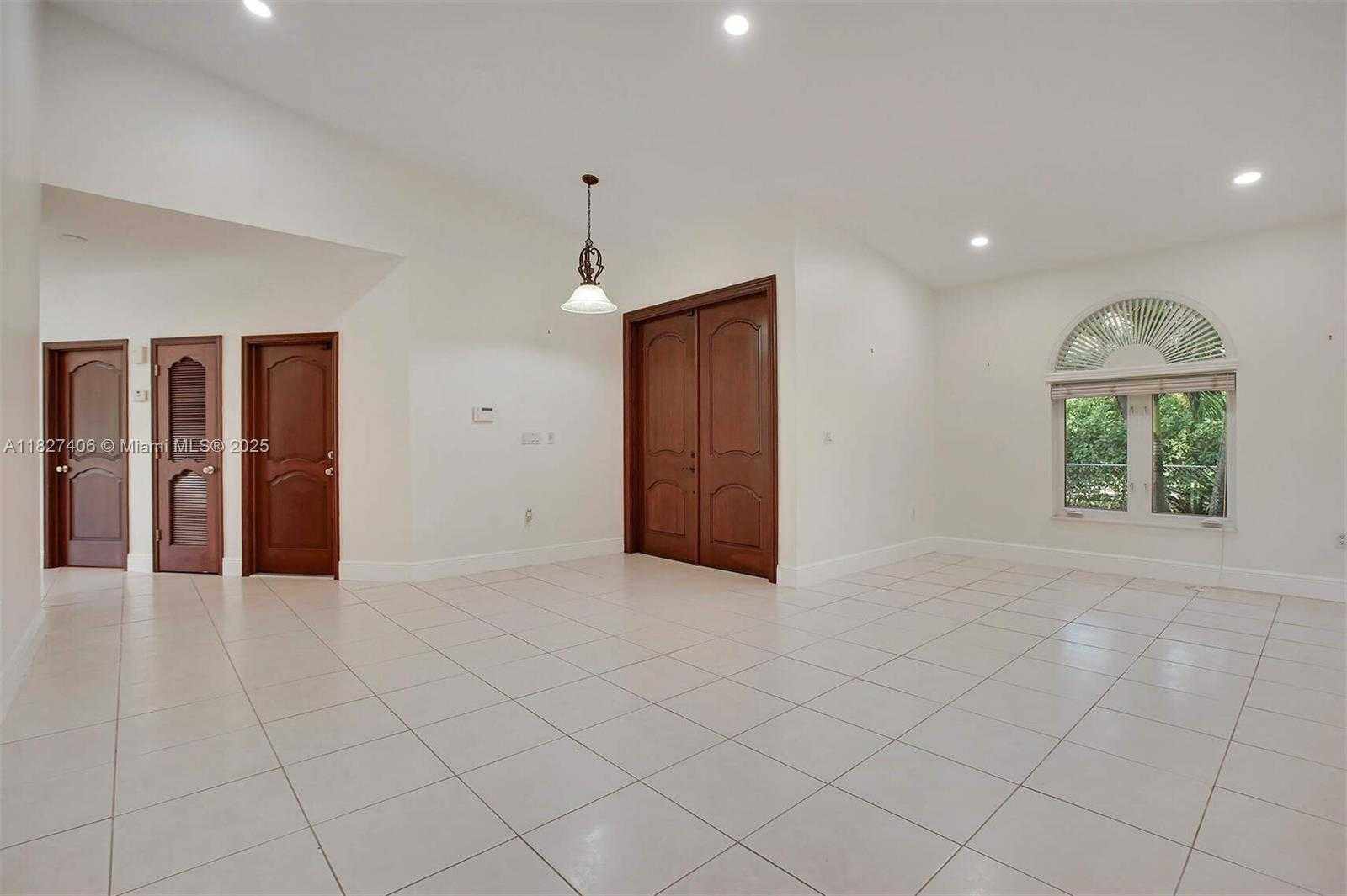 Small Image of 13550 SOUTH WEST 82ND AVE, Pinecrest Number 3