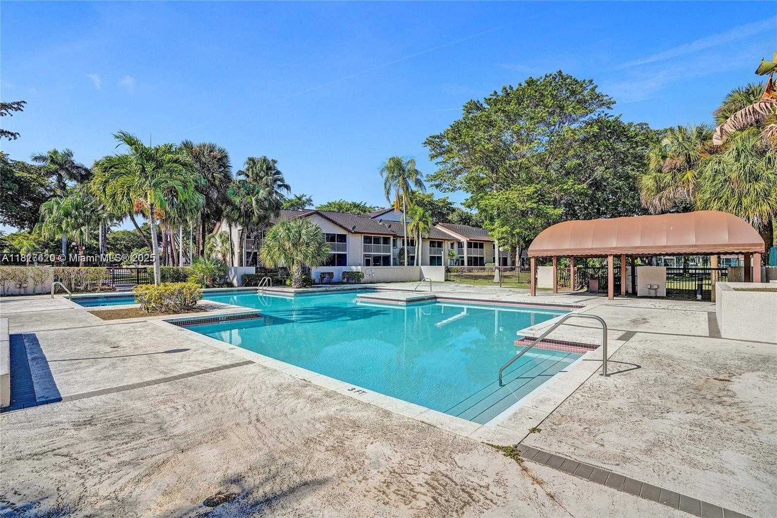 Small Image of 14170 SOUTH WEST 93RD LN #14170, Miami Number 11