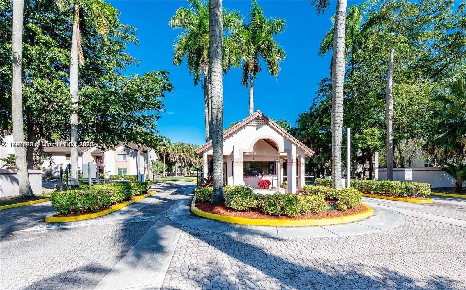 Small Image of 14170 SOUTH WEST 93RD LN #14170, Miami Number 3