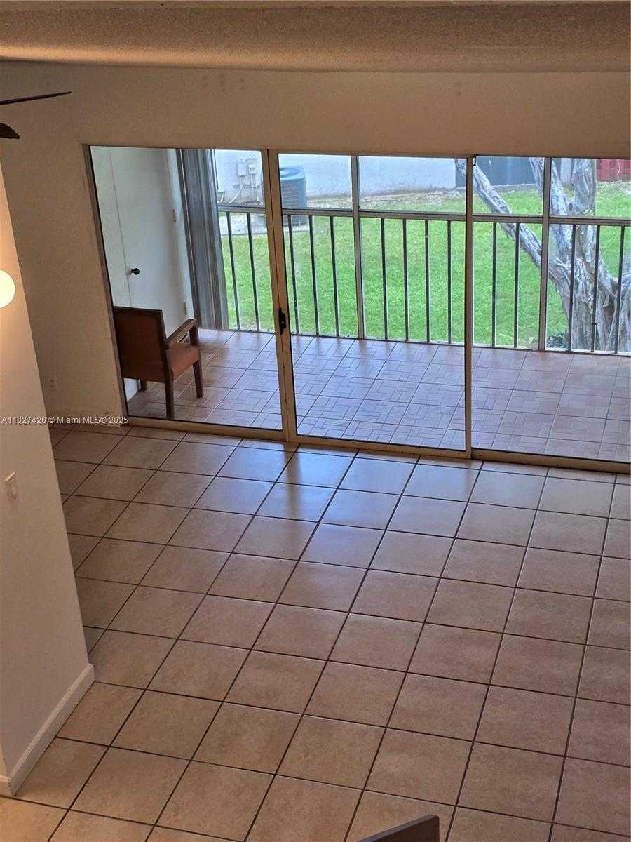 Small Image of 14170 SOUTH WEST 93RD LN #14170, Miami Number 4