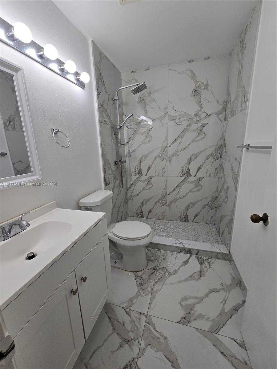 Small Image of 14170 SOUTH WEST 93RD LN #14170, Miami Number 6