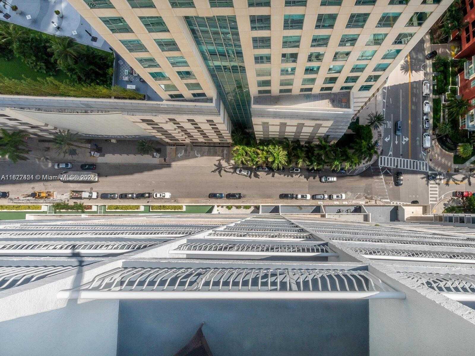 Small Image of 1200 BRICKELL BAY DR #3210, Miami Number 12
