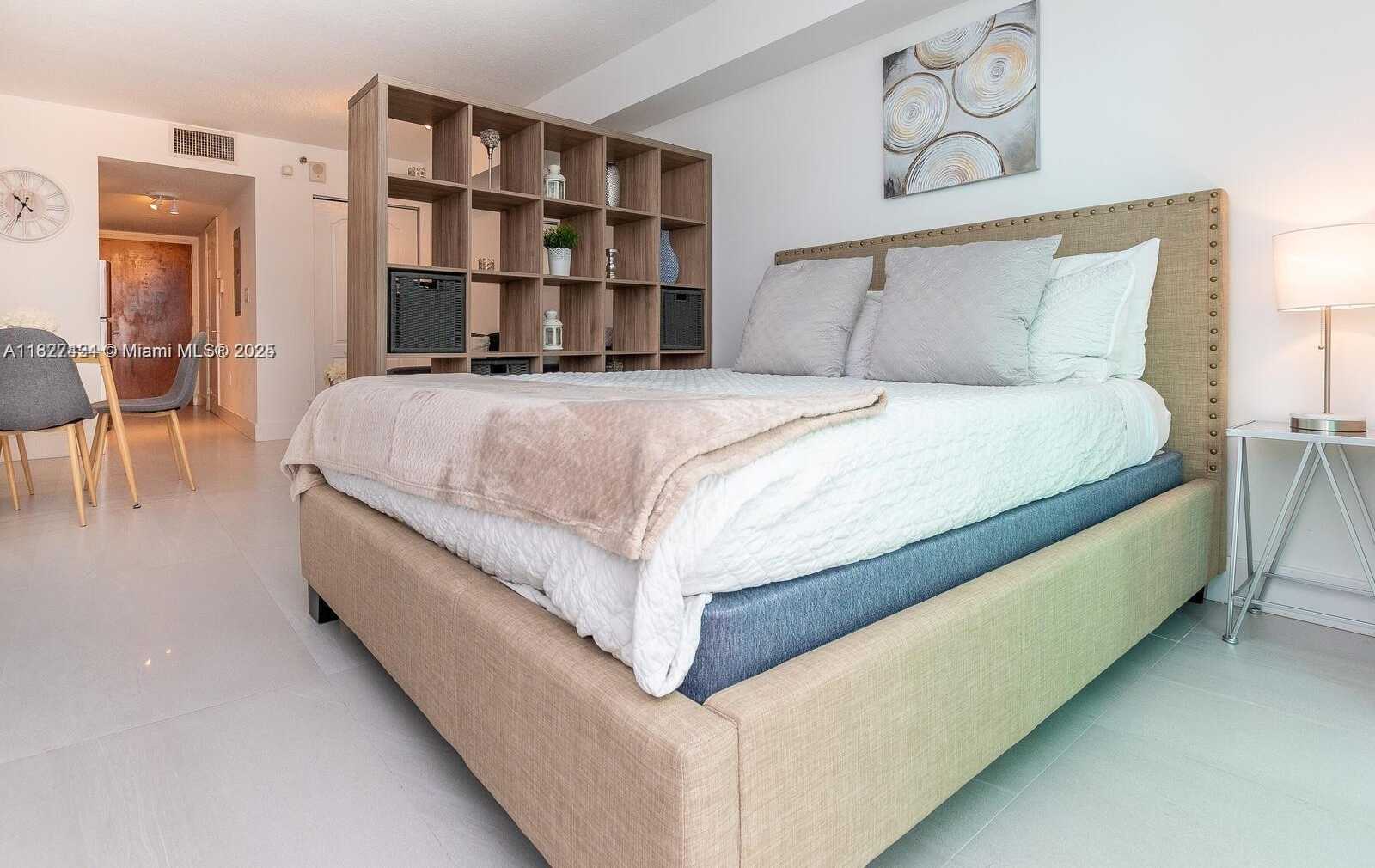 Small Image of 1200 BRICKELL BAY DR #3210, Miami Number 18