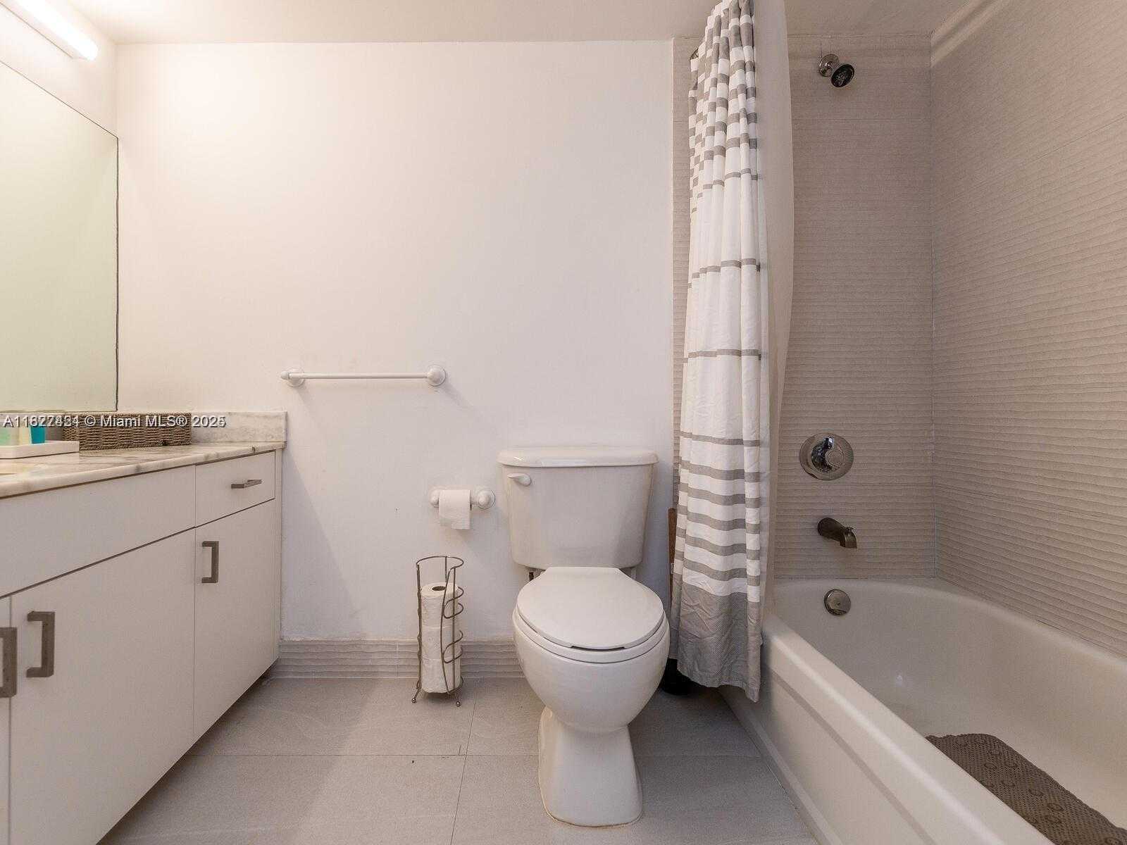 Small Image of 1200 BRICKELL BAY DR #3210, Miami Number 19