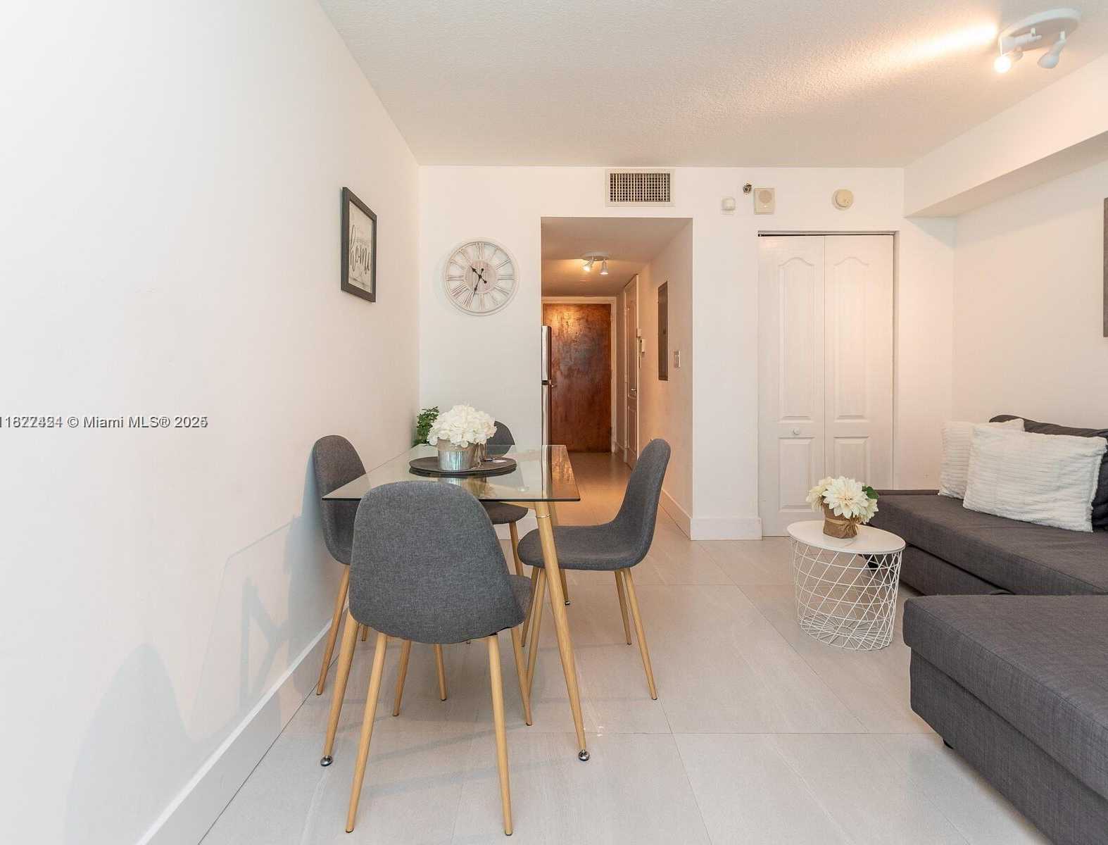 Small Image of 1200 BRICKELL BAY DR #3210, Miami Number 21