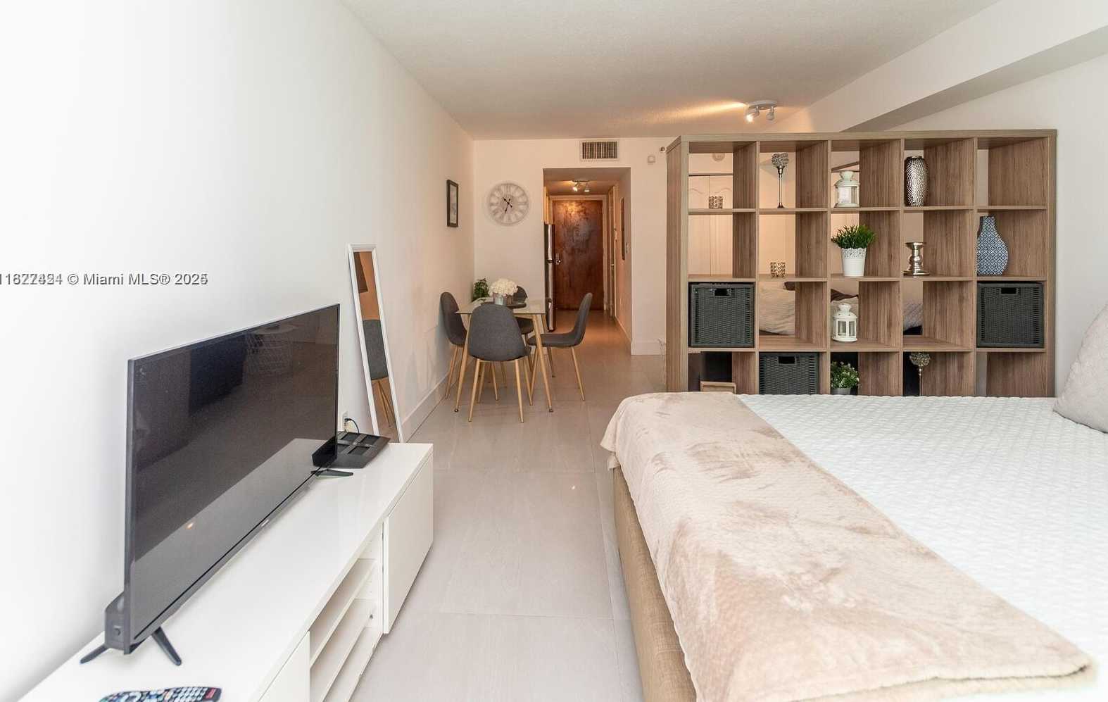 Small Image of 1200 BRICKELL BAY DR #3210, Miami Number 24