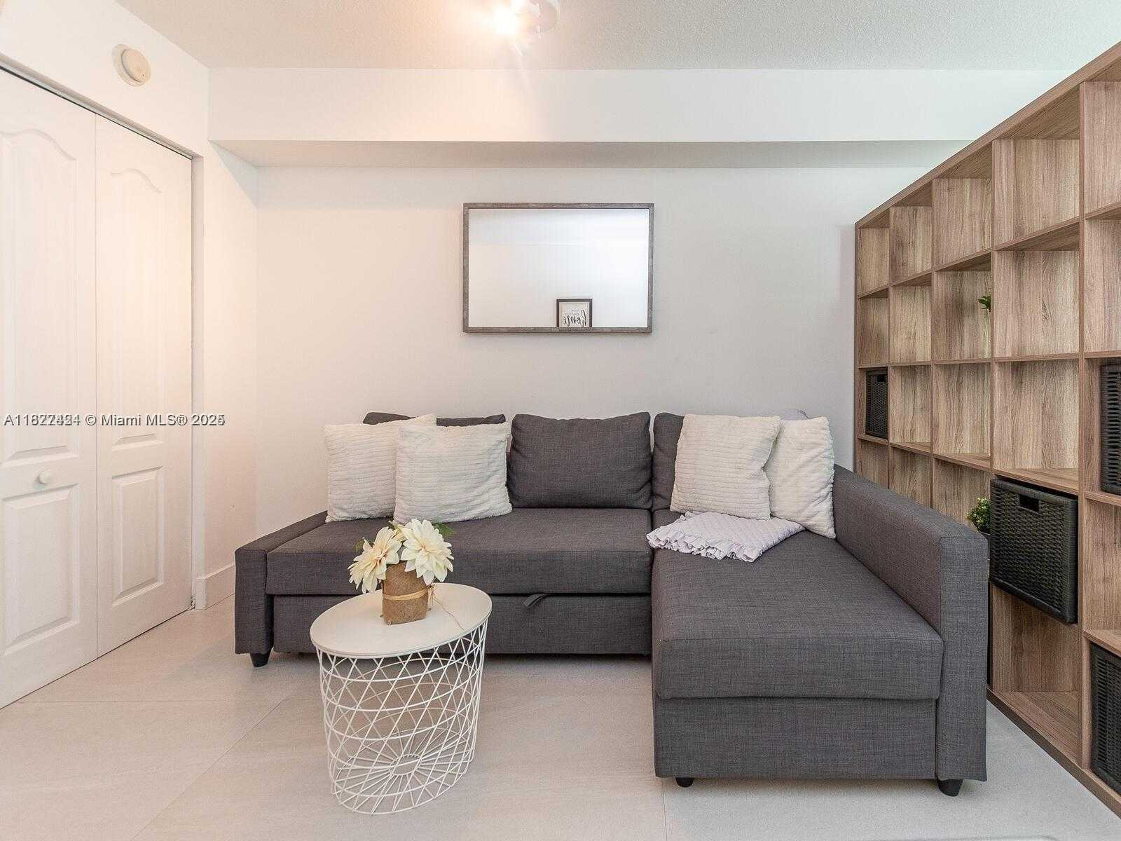 Small Image of 1200 BRICKELL BAY DR #3210, Miami Number 26