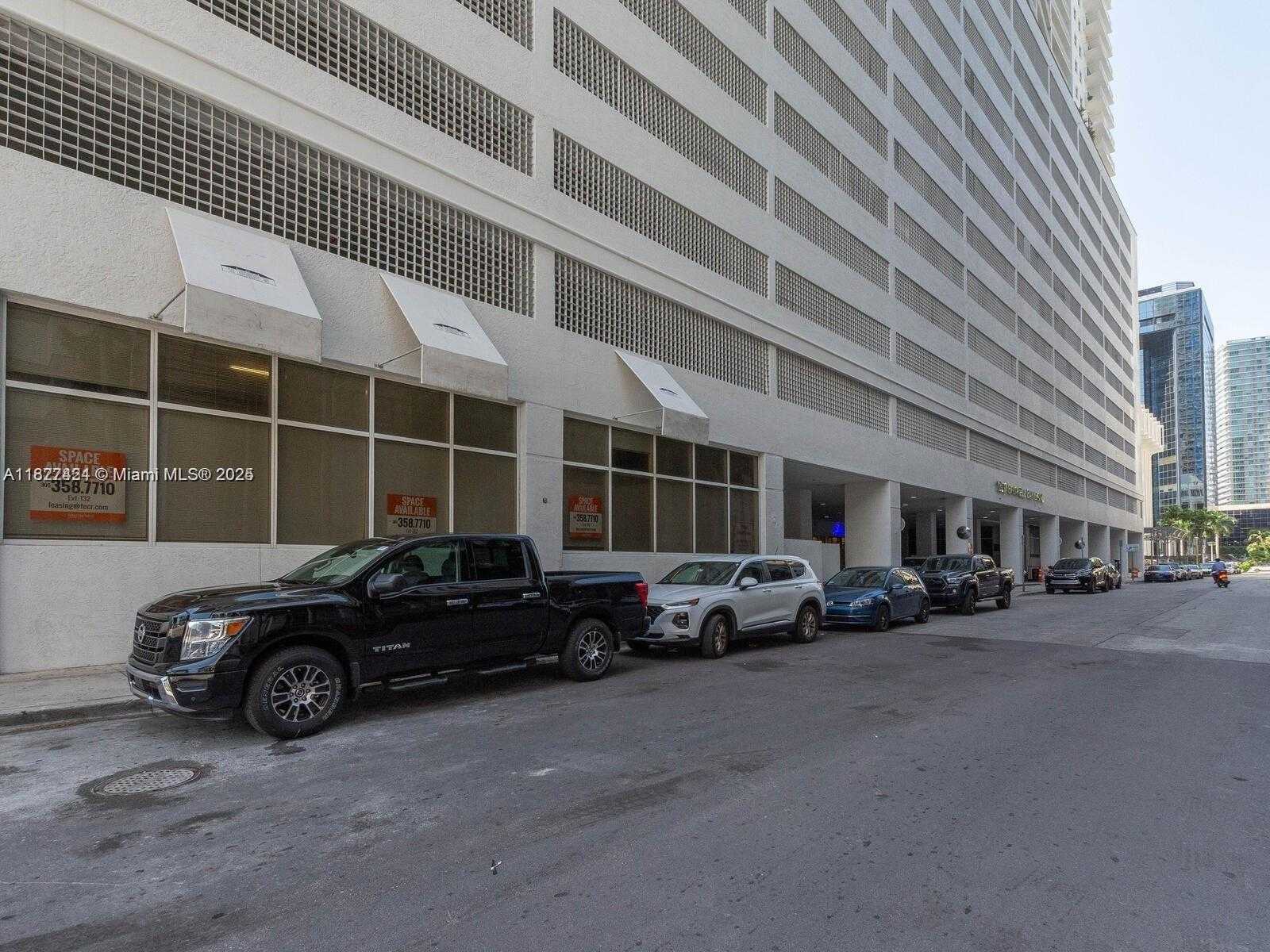 Small Image of 1200 BRICKELL BAY DR #3210, Miami Number 4