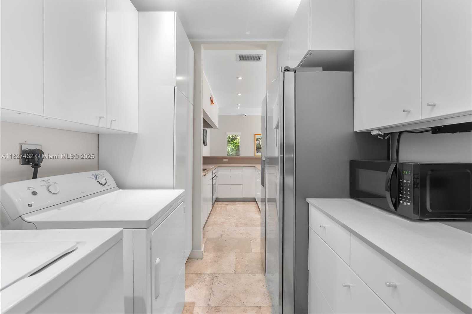 Small Image of 472 MINOLA DR #472, Miami Springs Number 11