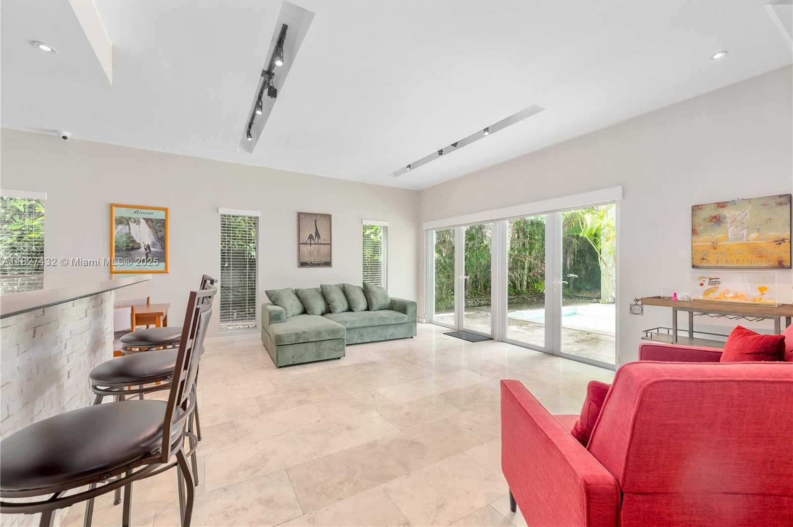 Small Image of 472 MINOLA DR #472, Miami Springs Number 12